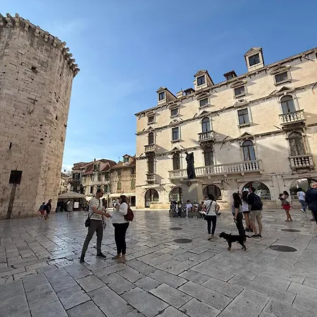 Pensión Luxury Golden Palace Citycentre Right Next To Diocletian's Palace Split