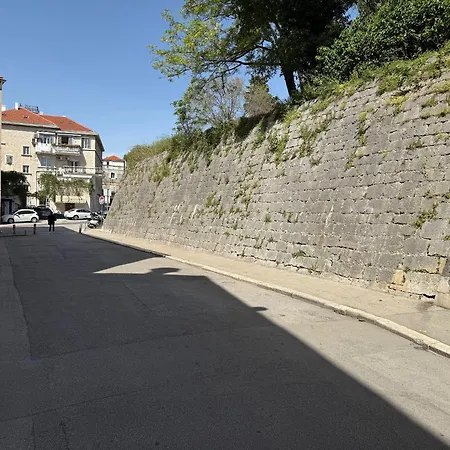 Luxury Golden Palace Citycentre Right Next To Diocletian's Palace 4*