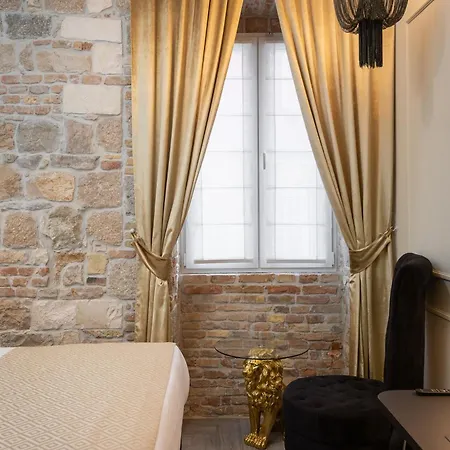 Luxury Golden Palace Citycentre Right Next To Diocletian's Palace 4*