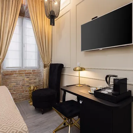 Luxury Golden Palace Citycentre Right Next To Diocletian's Palace Penzion 4*