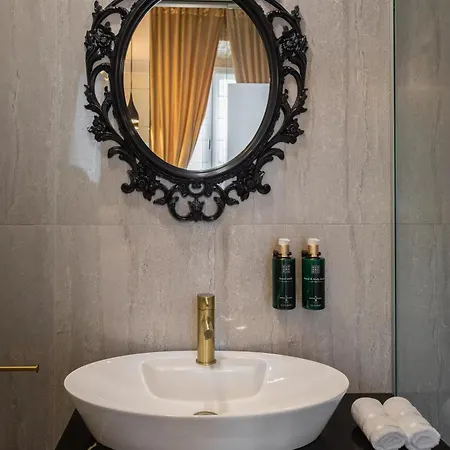 Luxury Golden Palace Citycentre Right Next To Diocletian's Palace بيت ضيافة سبليت