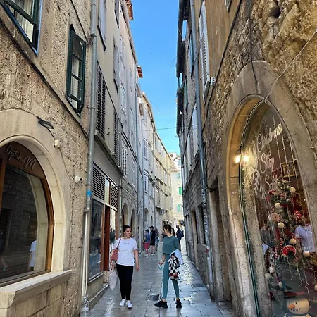 Luxury Golden Palace Citycentre Right Next To Diocletian's Palace 4*