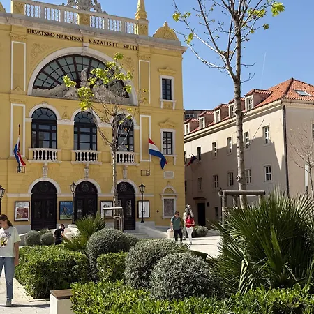 Luxury Golden Palace Citycentre Right Next To Diocletian's Palace 4*