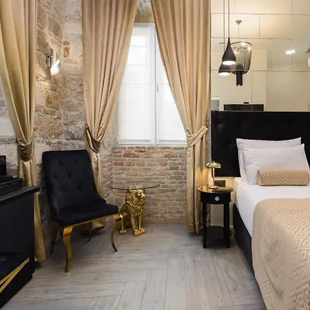 게스트하우스 Luxury Golden Palace Citycentre Right Next To Diocletian's Palace *